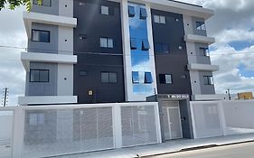 Para 10 pessoas, 03 quartos ar condicionado e ventilador, garagem, atrás do hospital da Unimed apt 302